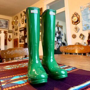 NWOT - Hunter Original Tall Gloss Classic Green Rain Boots - Size 8
